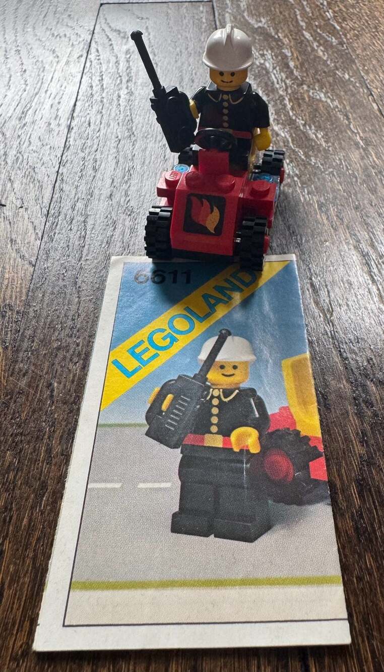 VINTAGE LEGO Legoland 6611 Fire Chief's Car 1981 Set with Instructions COMPLETE